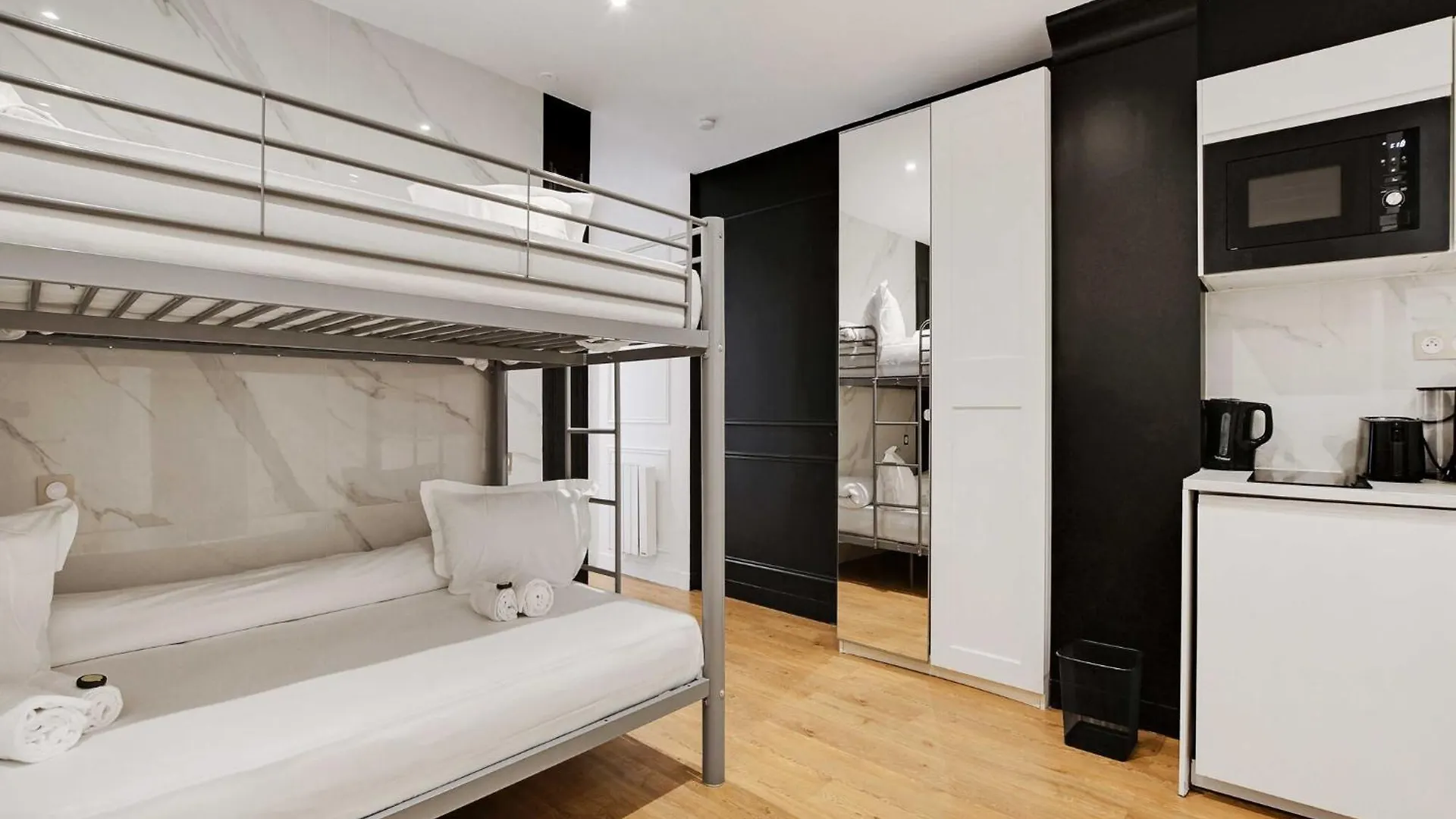 Apartment Comfortable Studio - 1Br 4P - Republique Paris France